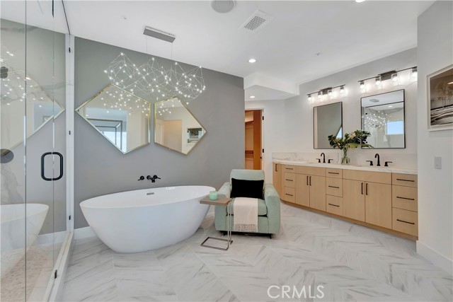 Detail Gallery Image 11 of 42 For 221 Carnation Ave, Corona Del Mar,  CA 92625 - 3 Beds | 3/1 Baths