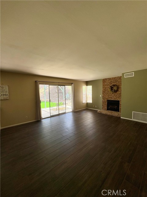 3050 Wildwood Avenue, Thousand Oaks CA: https://media.crmls.org/medias/321cfc66-4e87-4b3b-9590-f81a6ee11b14.jpg