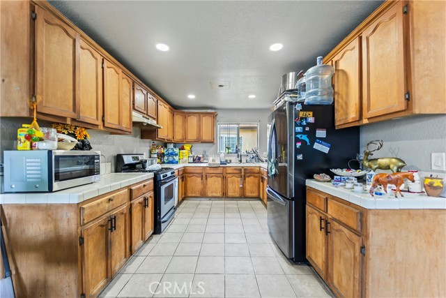 730 W 52 Place, Los Angeles CA: https://media.crmls.org/medias/321d5fd1-591c-43f4-9aba-ece7bb270478.jpg