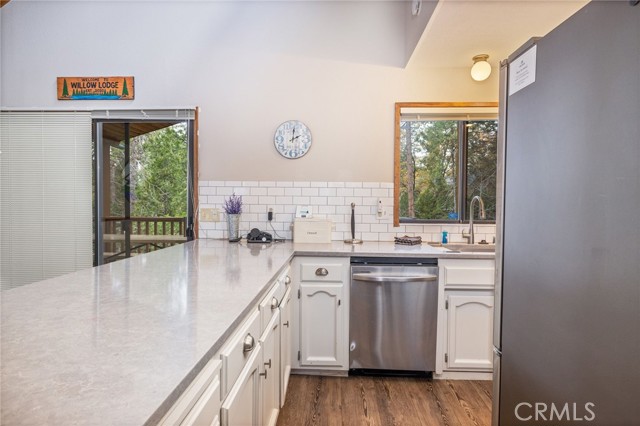 Detail Gallery Image 11 of 65 For 54801 Willow Cove Ln, Bass Lake,  CA 93604 - 4 Beds | 2 Baths