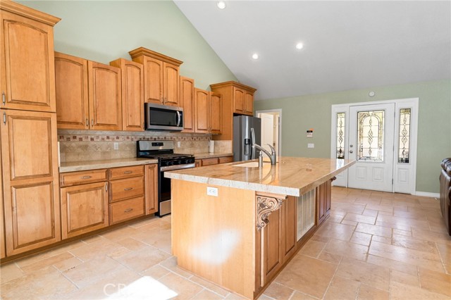 Detail Gallery Image 5 of 37 For 301 S Shakespeare Ln, Big Bear City,  CA 92314 - 3 Beds | 2 Baths