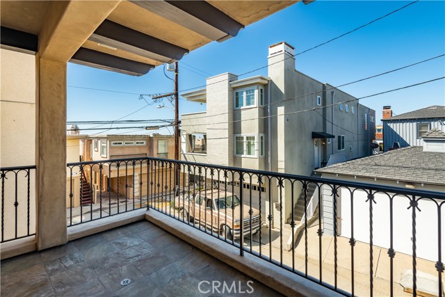 320 24th Place, Manhattan Beach, California 90266, 3 Bedrooms Bedrooms, ,3 BathroomsBathrooms,Residential,Sold,24th,SB21215481