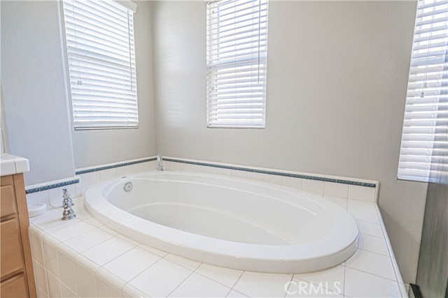 Detail Gallery Image 34 of 65 For 17023 Strawberry Pine Ct, Canyon Country,  CA 91387 - 4 Beds | 4 Baths