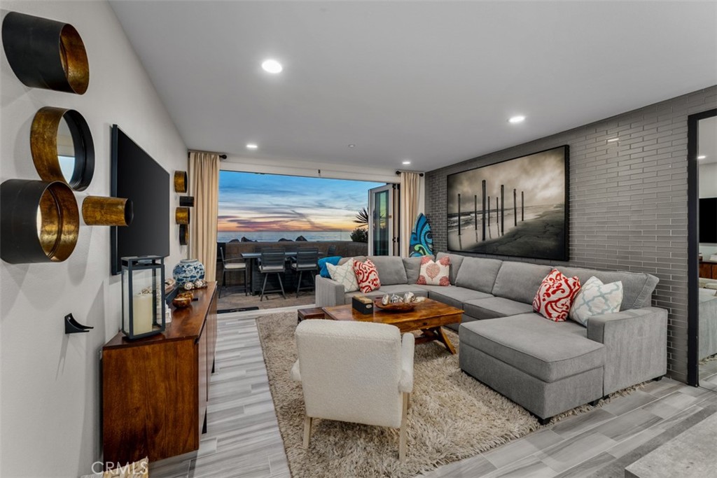 700 The Strand - photo 6