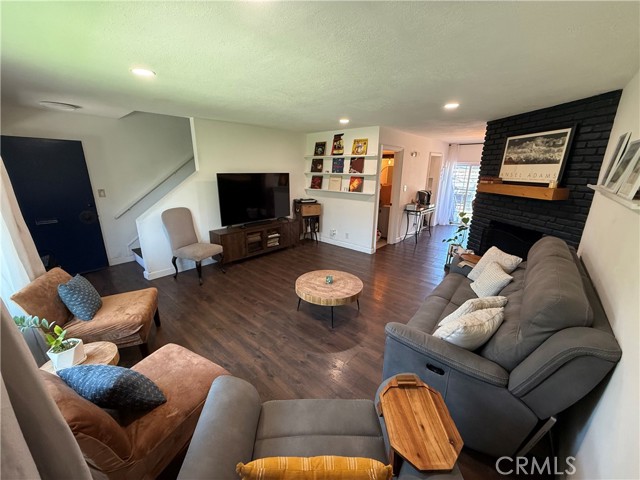 Detail Gallery Image 4 of 36 For 1107 W Memory Ln 17b,  Santa Ana,  CA 92706 - 3 Beds | 1/1 Baths