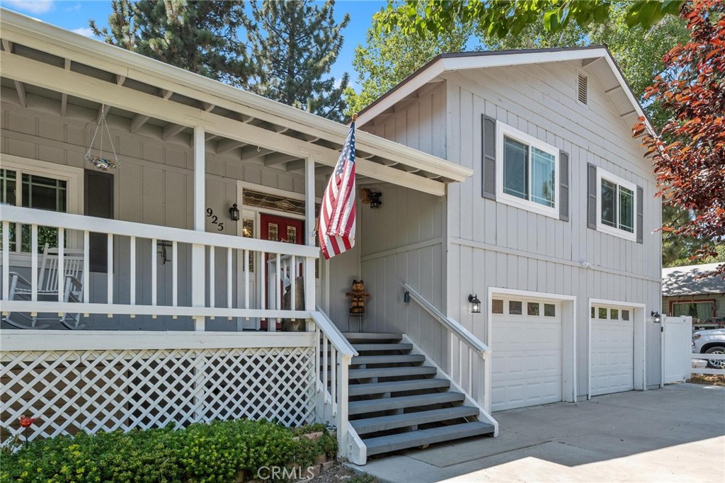 925 Apple Avenue