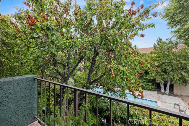 Detail Gallery Image 3 of 27 For 7439 Woodman Ave. #35,  Van Nuys,  CA 91405 - 2 Beds | 1 Baths