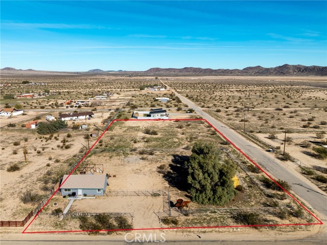 Detail Gallery Image 2 of 32 For 65076 E Broadway, Joshua Tree,  CA 92252 - 2 Beds | 1 Baths