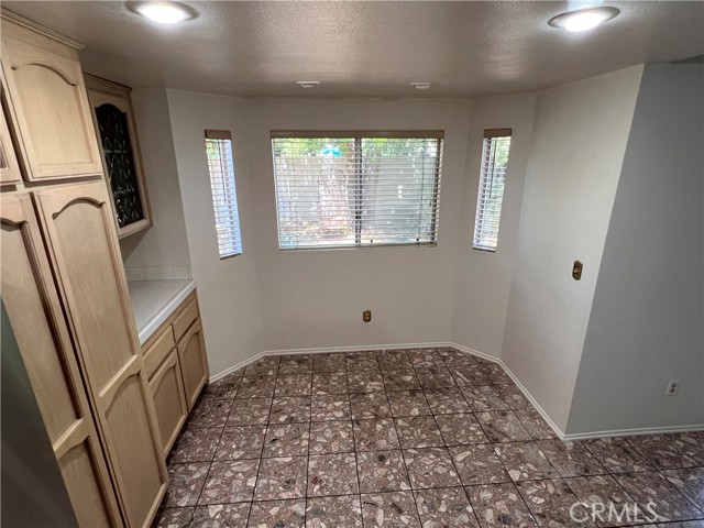 3177 Wicklow Drive, Riverside CA: https://media.crmls.org/medias/32227336-281c-4fa7-acbb-1f7efa5f1c41.jpg