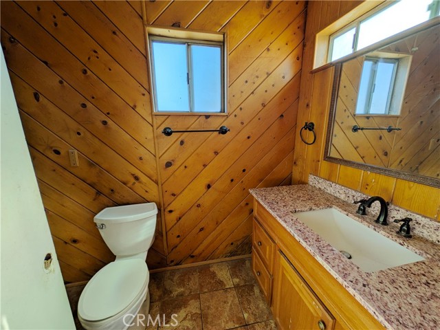 Detail Gallery Image 5 of 9 For 8401 Cozycroft, Winnetka,  CA 91306 - 3 Beds | 3 Baths