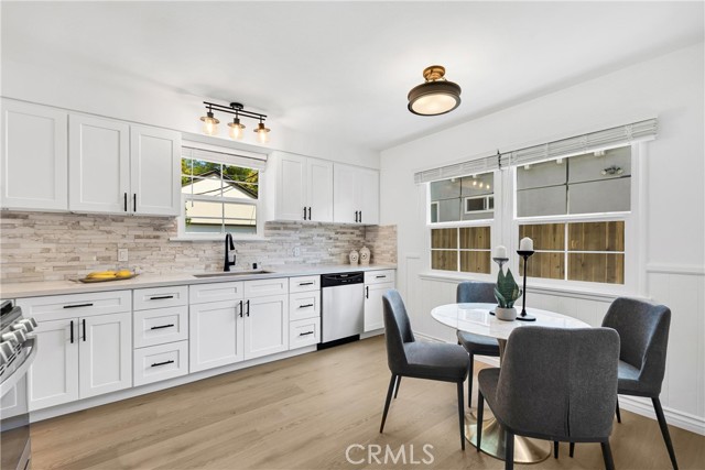 Detail Gallery Image 10 of 40 For 5550 Fallbrook Ave, Woodland Hills,  CA 91367 - 3 Beds | 2 Baths