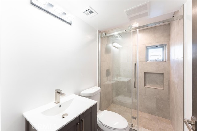 6845 N Haskell Avenue, Lake Balboa CA: https://media.crmls.org/medias/3224aac2-b559-464e-8b67-db60fde25447.jpg