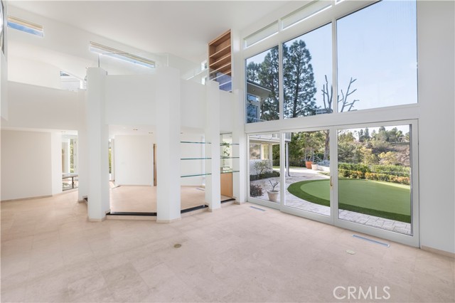 2 Inverness Lane, Newport Beach CA: https://media.crmls.org/medias/3224f9a3-8c25-49e2-9560-e41e60c919c4.jpg