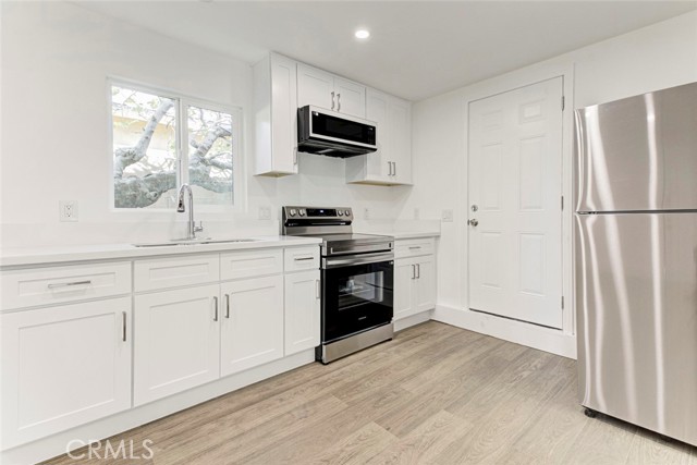 Detail Gallery Image 6 of 16 For 16503 Kingsbury St, Granada Hills,  CA 91344 - 1 Beds | 1 Baths