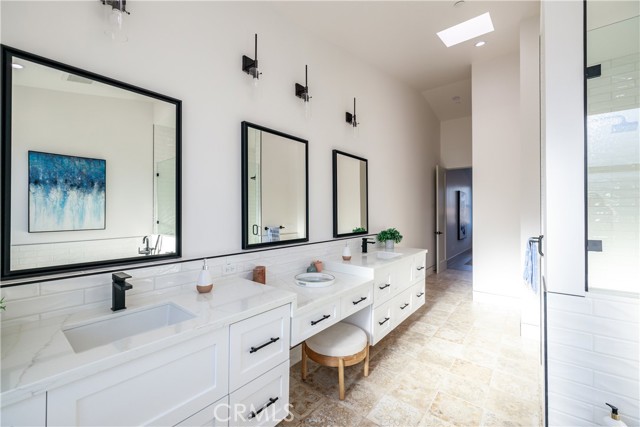 2010 Plant, Redondo Beach, California 90278, 4 Bedrooms Bedrooms, ,4 BathroomsBathrooms,Residential,Sold,Plant,SB23064489