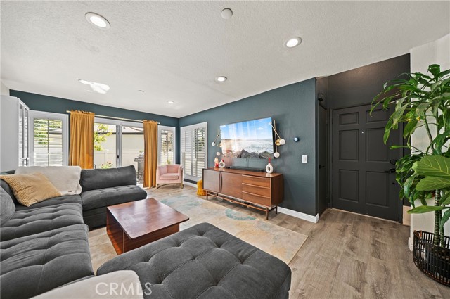 Detail Gallery Image 2 of 32 For 148 S Seneca Cir #24,  Anaheim,  CA 92805 - 2 Beds | 1/1 Baths