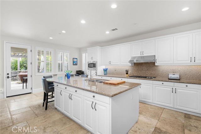 137 Beachcomber Drive, Pismo Beach CA: https://media.crmls.org/medias/3226935f-d871-4789-b7a7-6600eda51c9c.jpg