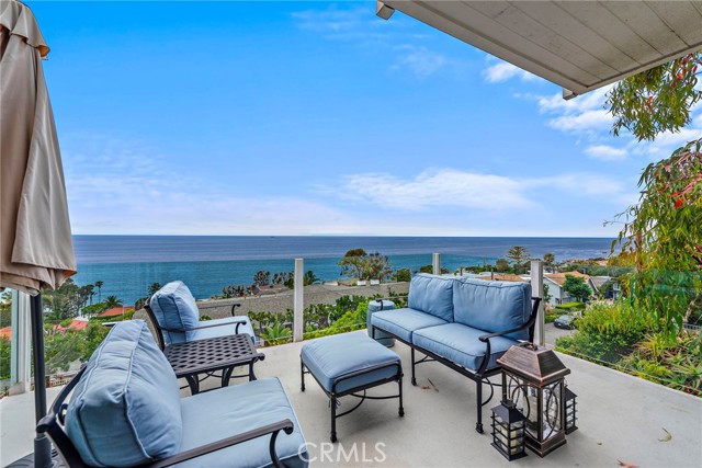 Detail Gallery Image 3 of 22 For 2482 Glenneyre St, Laguna Beach,  CA 92651 - 3 Beds | 3/1 Baths