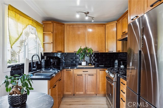 4562 W 17th Street, Los Angeles CA: https://media.crmls.org/medias/3228bee9-3c7d-4102-a1ed-4bfb7028fcd2.jpg