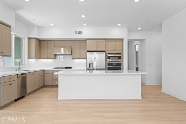 175 Baluster, Irvine CA: https://media.crmls.org/medias/322a1c28-c669-47af-831b-1fc715823552.jpg
