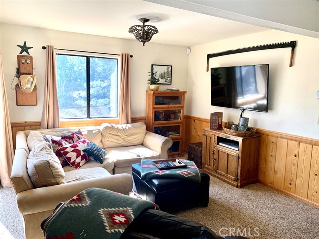 Detail Gallery Image 12 of 39 For 762 Esquimoux Dr, Green Valley Lake,  CA 92341 - 3 Beds | 2/1 Baths
