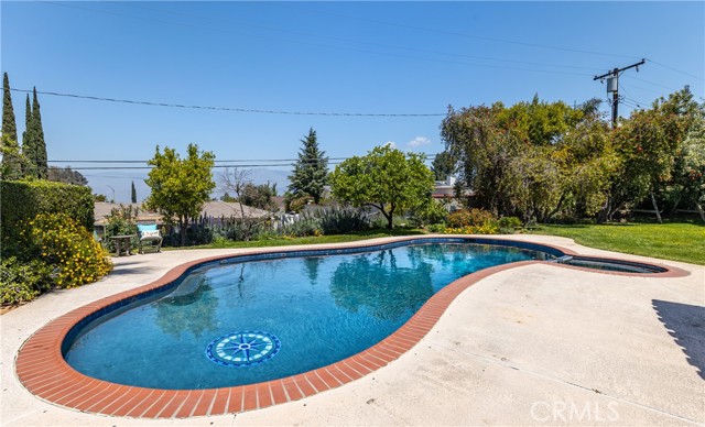 Detail Gallery Image 30 of 38 For 645 Alta Loma Dr, Redlands,  CA 92373 - 4 Beds | 2 Baths