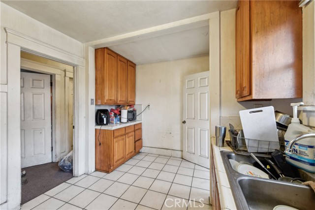 Detail Gallery Image 5 of 11 For 231 W 88th St, Los Angeles,  CA 90003 - – Beds | – Baths