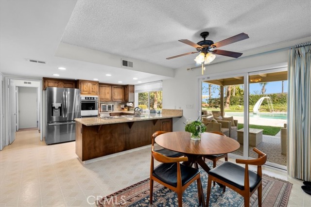 Kitchen/breakfast nook