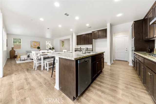 7733 Lupin Street, Chino CA: https://media.crmls.org/medias/322ea77c-2499-4da4-9c51-cd9ba0a8ea80.jpg