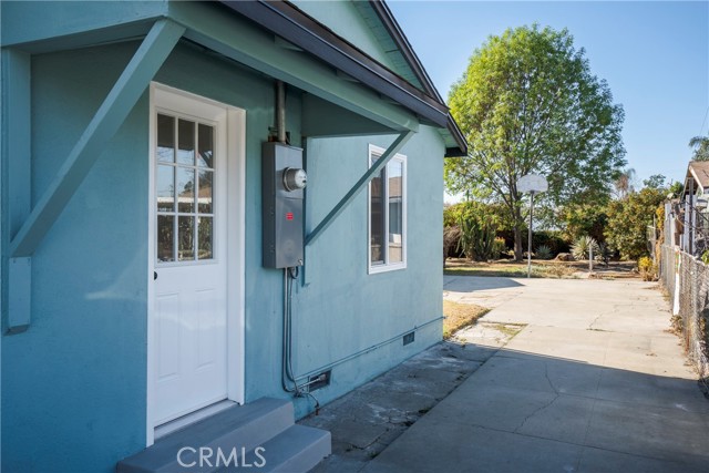 11268 Roswell Avenue, Pomona CA: https://media.crmls.org/medias/322f94da-4e9a-407e-a4f1-84b7ff6d623e.jpg