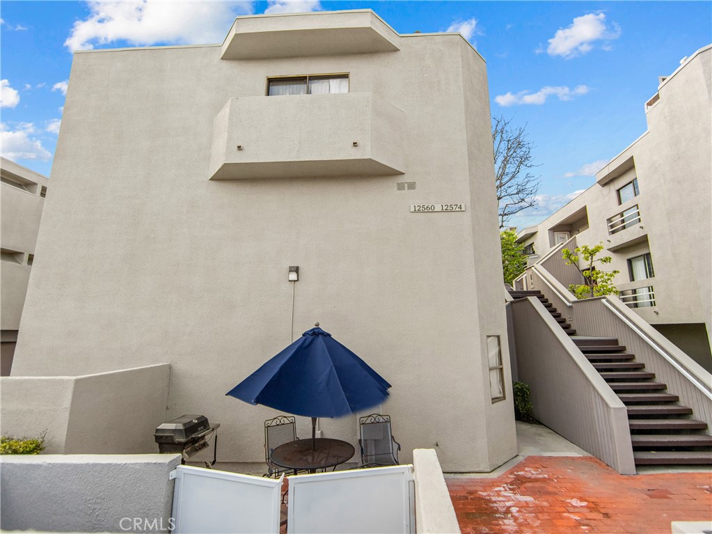 https://media.crmls.org/medias/322fb9ca-edbc-42f7-8725-bf48ed90dd23.jpg?preset=X-Large