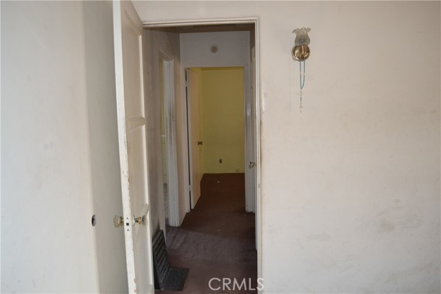 2121 N Pass Avenue, Burbank CA: https://media.crmls.org/medias/3231f674-15bc-4b1c-bb7c-173e812a852d.jpg