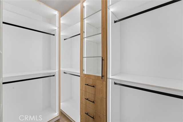 Detail Gallery Image 21 of 48 For 19510 Merridy, Northridge,  CA 91324 - 6 Beds | 6/1 Baths