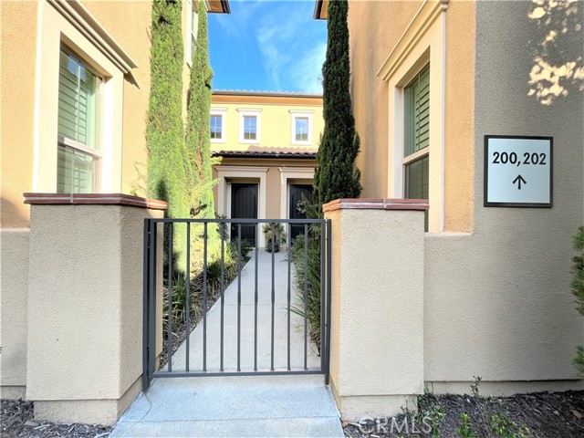 Detail Gallery Image 1 of 25 For 202 Bishop, Irvine,  CA 92620 - 2 Beds | 2 Baths
