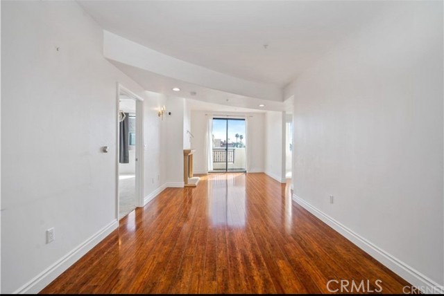 Detail Gallery Image 9 of 26 For 4724 Kester Ave #406,  Sherman Oaks,  CA 91403 - 2 Beds | 2 Baths