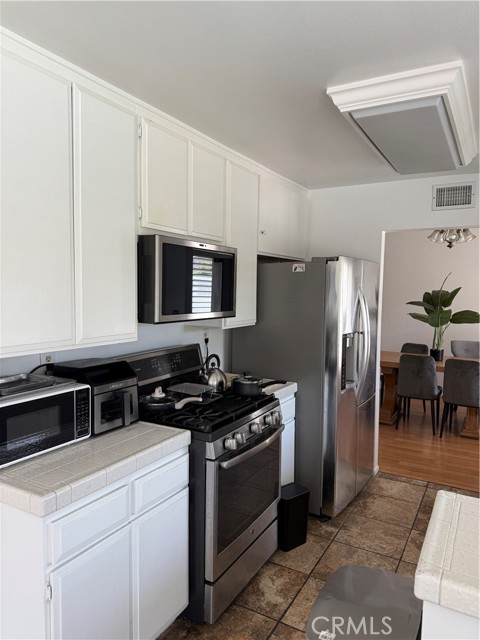 Detail Gallery Image 4 of 9 For 25676 Williamsburg Ct, Lake Forest,  CA 92630 - 4 Beds | 2/1 Baths