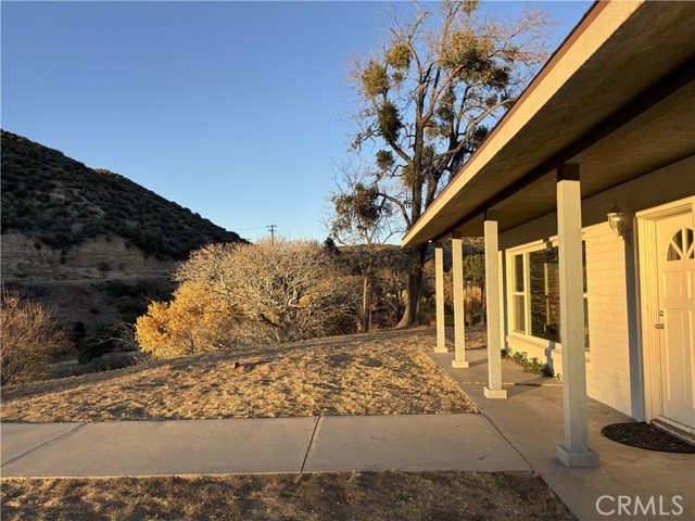 42930 Lake Hughes Road, Lake Hughes CA: https://media.crmls.org/medias/32332e2e-5669-4945-98c8-a05039e79982.jpg