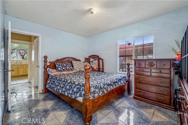 6324 Denver Avenue, Los Angeles CA: https://media.crmls.org/medias/3233902f-1e30-47c4-95bf-ab3aee465968.jpg