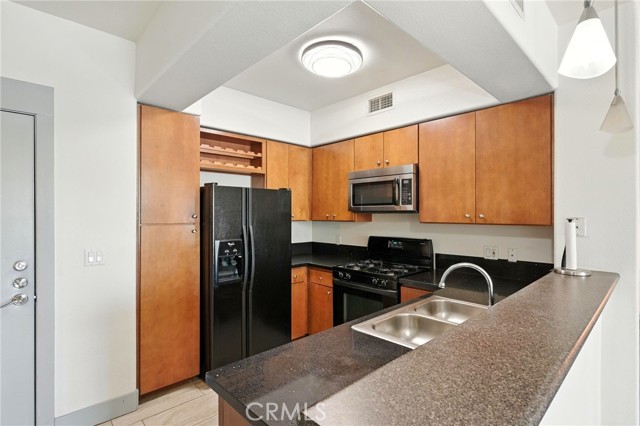 24585 Town Center Drive, Valencia CA: https://media.crmls.org/medias/3233b4f5-f146-430a-8337-05a359a7ceaf.jpg