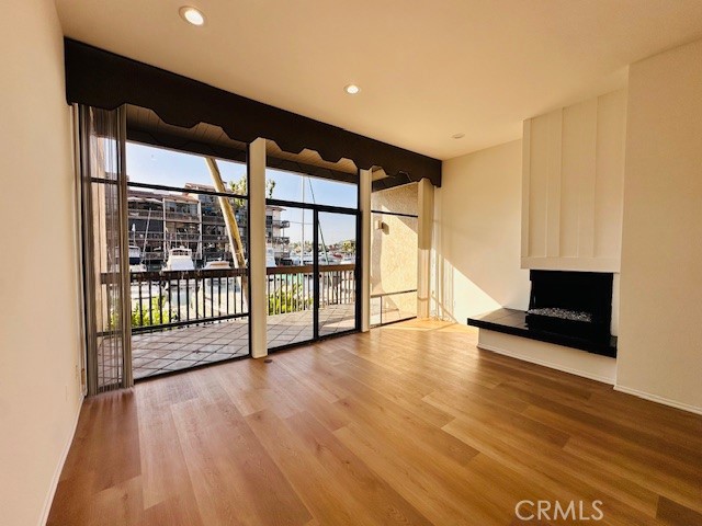 Detail Gallery Image 14 of 31 For 6229 Nw Marina Pacifica Dr, Long Beach,  CA 90803 - 2 Beds | 2/1 Baths