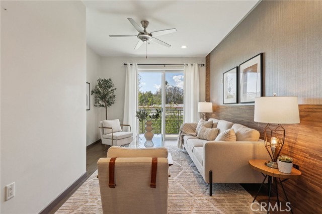 903 S New Hampshire Avenue, Los Angeles CA: https://media.crmls.org/medias/32357892-fc3c-48b3-837d-62aa5b344443.jpg