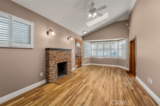 55 B Surfside Avenue, Surfside CA: https://media.crmls.org/medias/3235c069-d153-42fa-9859-6ae5b0275c9c.jpg