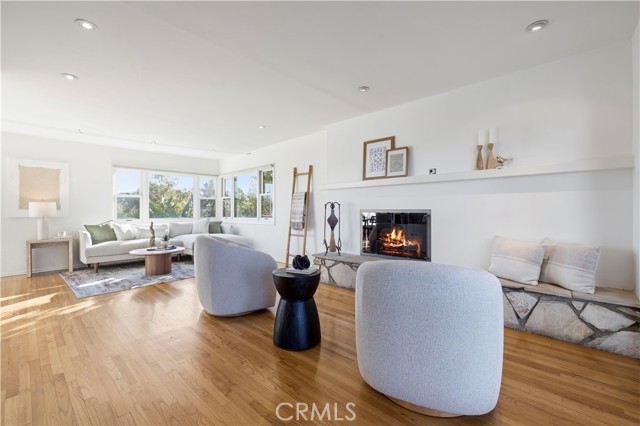 Detail Gallery Image 5 of 74 For 8615 Skyline Dr, Los Angeles,  CA 90046 - 3 Beds | 3 Baths