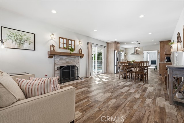 Detail Gallery Image 7 of 58 For 5640 E Parkcrest, Long Beach,  CA 90808 - 3 Beds | 3 Baths