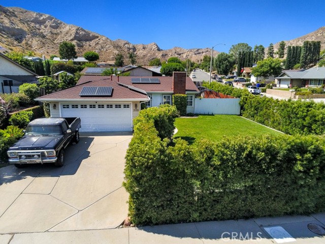 Detail Gallery Image 2 of 20 For 14705 Calla Lily Ct, Canyon Country,  CA 91387 - 3 Beds | 2 Baths