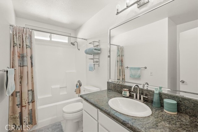 Detail Gallery Image 27 of 70 For 15717 Rosehaven Ln, Canyon Country,  CA 91387 - 3 Beds | 2/1 Baths