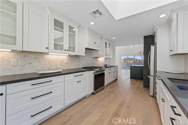 23625 Summit Drive, Calabasas CA: https://media.crmls.org/medias/32375144-563c-42e1-a8c5-e04bf40c64d1.jpg