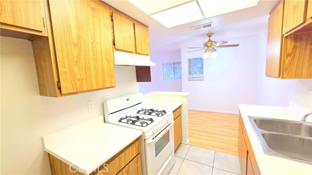 Detail Gallery Image 6 of 12 For 1049 W Francis St #F,  Ontario,  CA 91762 - 1 Beds | 1 Baths