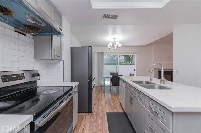 Detail Gallery Image 12 of 30 For 80 Stanford Ct #40,  Irvine,  CA 92612 - 2 Beds | 2 Baths