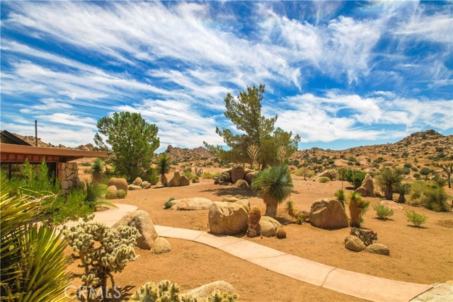 Detail Gallery Image 37 of 75 For 55290 Flying Tigers Road Rd, Pioneertown,  CA 92268 - 4 Beds | 3 Baths